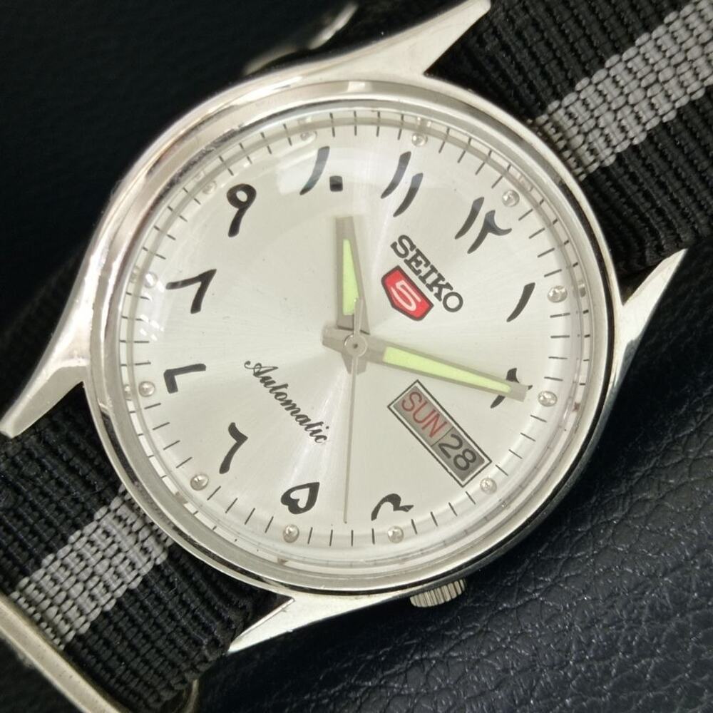 Vintage 1982 Seiko Automatic Mens Silver Watch W/daydate & Arabic accents